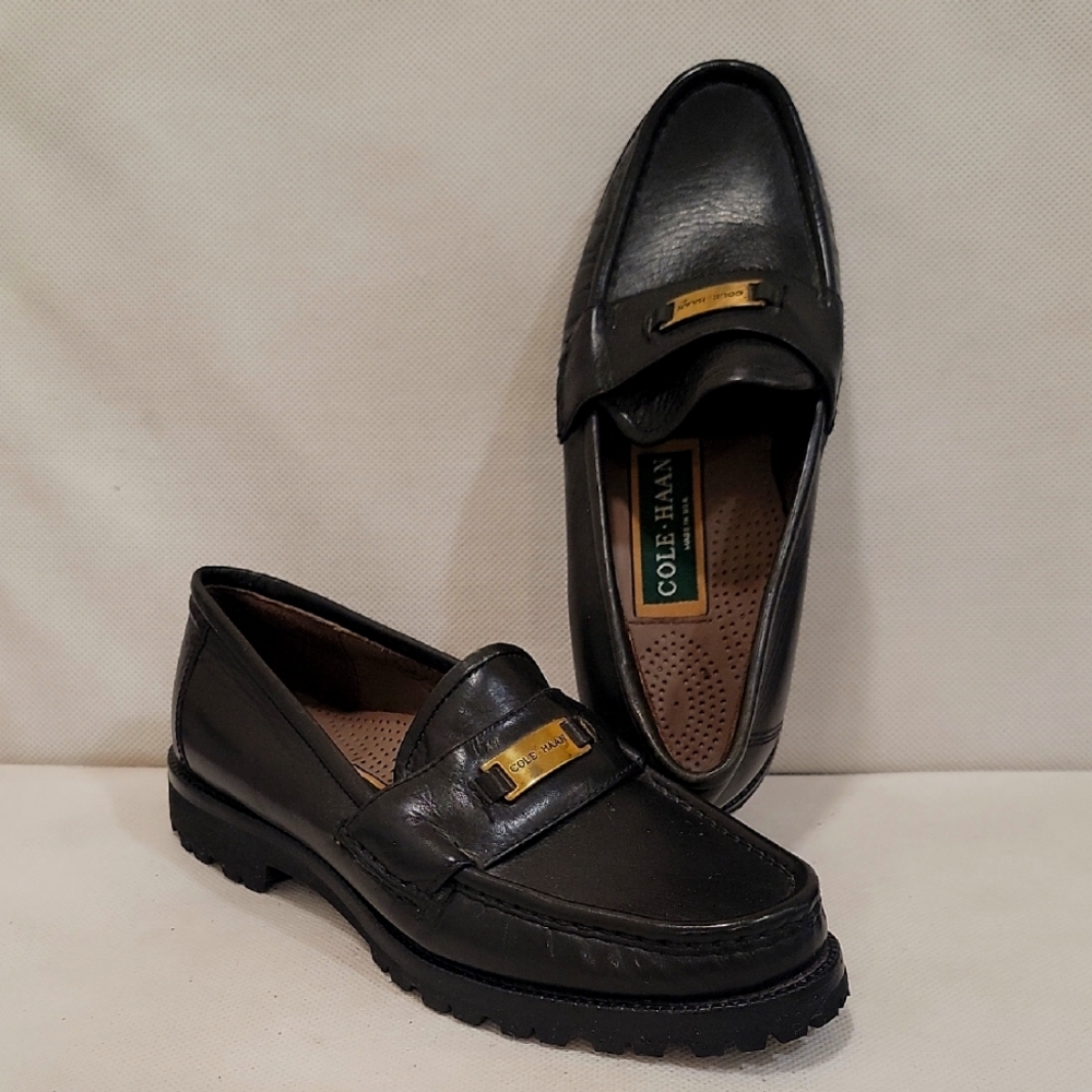 COLE HAAN BLACK LEATHER SLIP ON LOAFERS (sz 6 1/2B)
